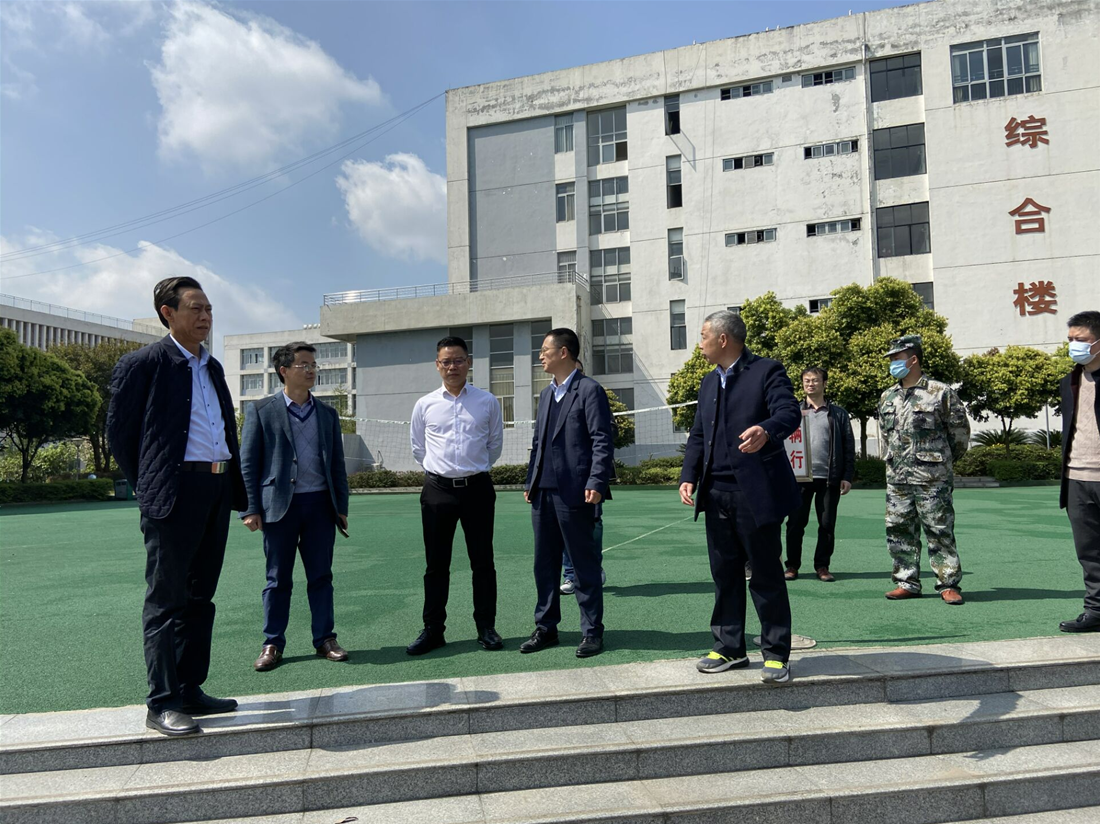 杨军副区长到工程职校督导疫情防控及复学开学工作