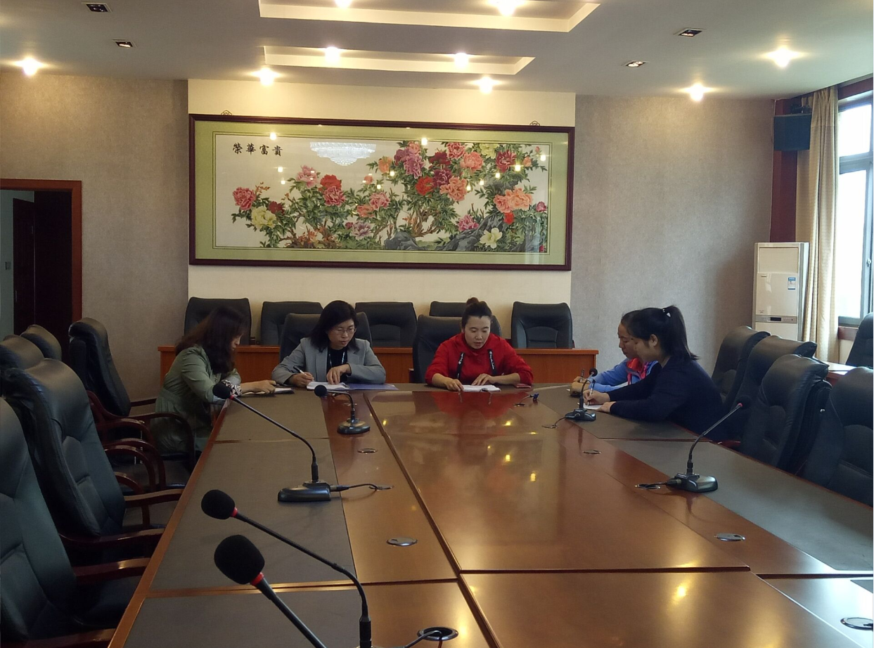 工程职校心理健康课题组召开专题研讨会