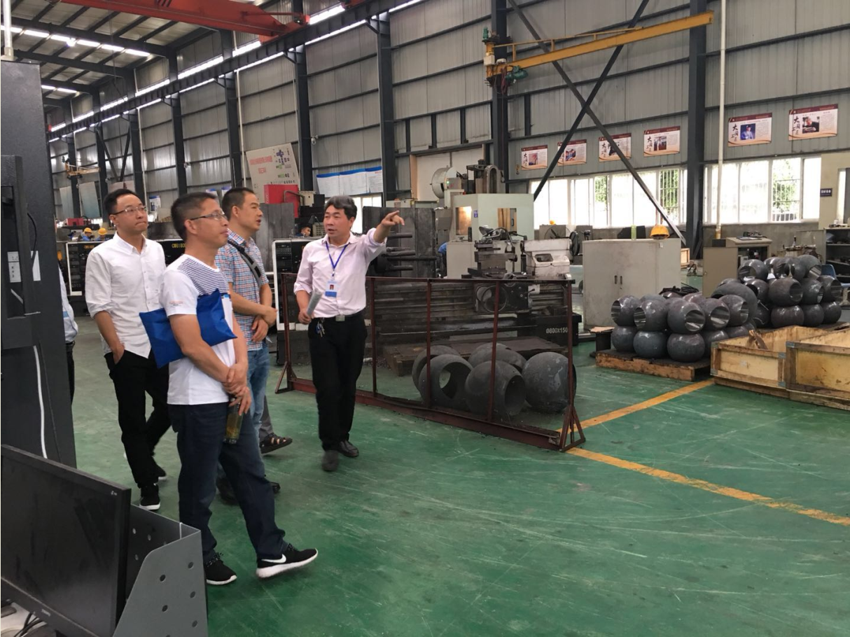 眉山市彭山区教育体育局领导到我校参观交流