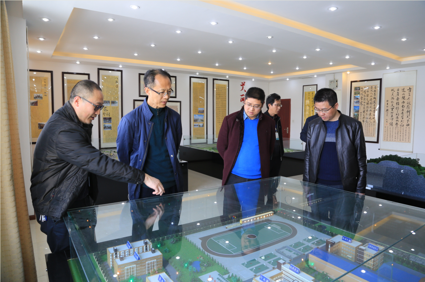 宜宾职业技术学校领导到我校参观交流