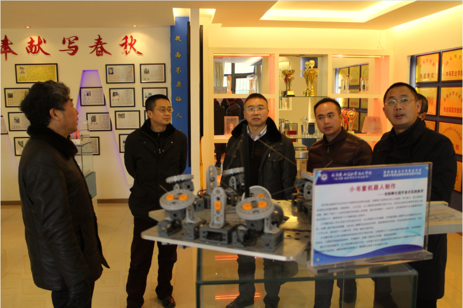 简阳职中汪在文校长一行到我职校参观交流