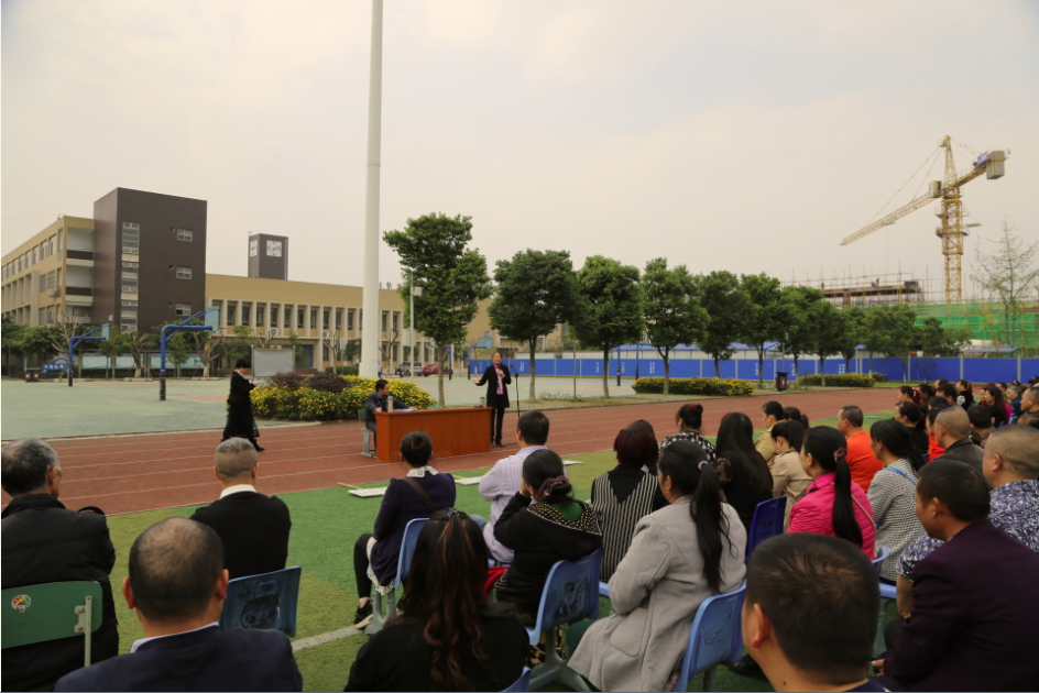 我校召开2017级高考班家长会