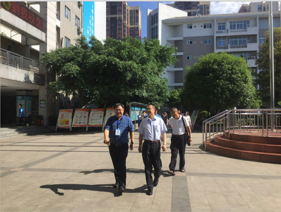 共同共通共享 共谋学校发展——我校与成都电子信息学校开展双青互动教学管理融合交流活动