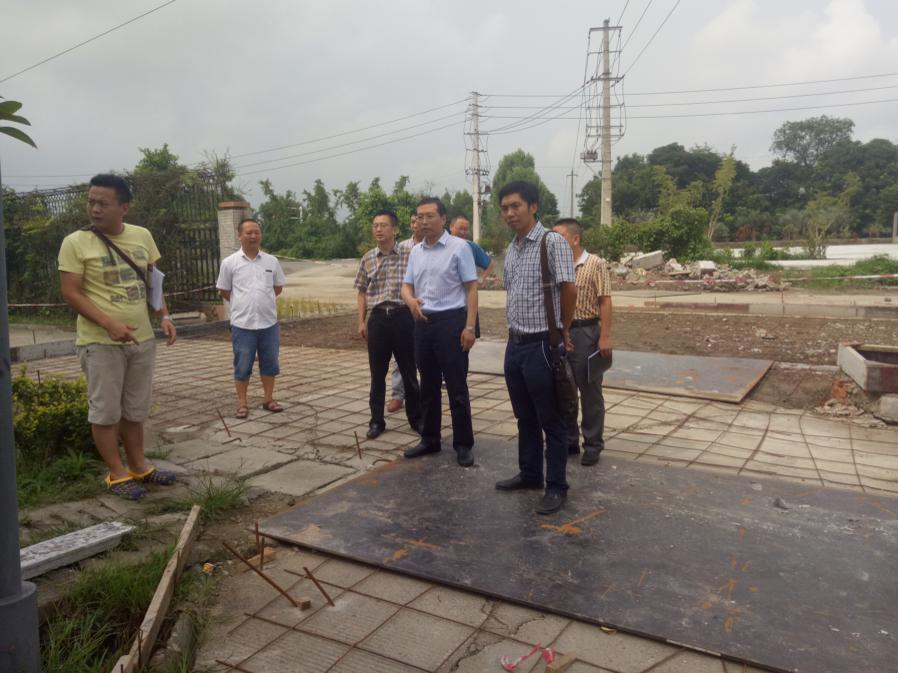 唐斌到工程职校查看体育馆等建设工程施工进度