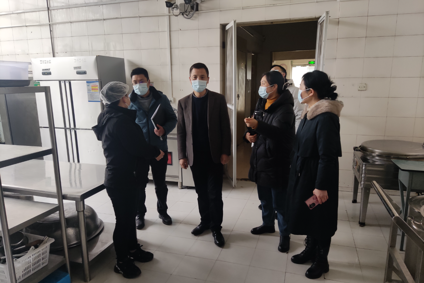 区人社局局长张锡君到学校检查指导节前安全工作