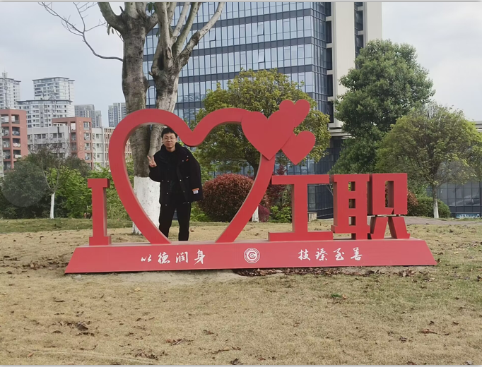 勤学苦练创佳绩 金榜题名四月天