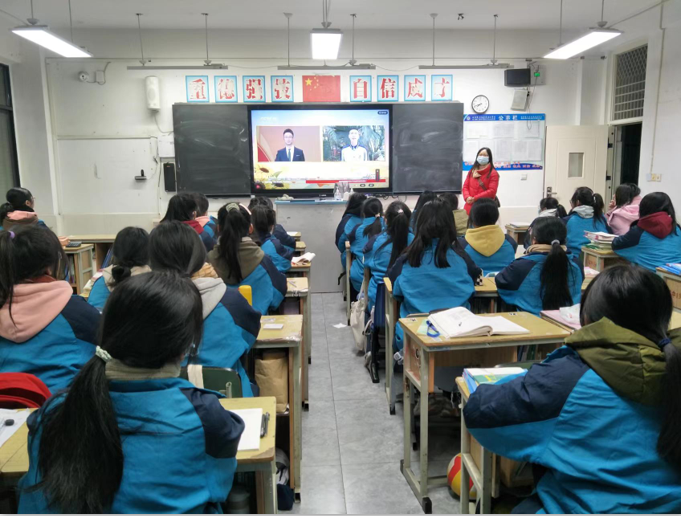 向榜样看齐 争当时代先锋 ——成都市工程职业技术学校组织学生观看CCTV14《新时代好少年》节目